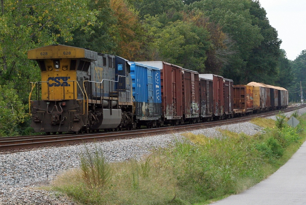 6000hp AC power pulling the short local long hood forward